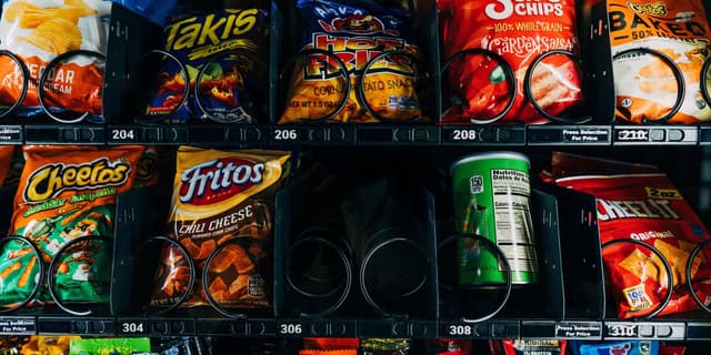 Snackautomat aufstellen: Standort, Genehmigung und Kosten im Überblick